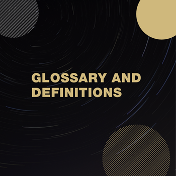 带有部分金色和银色圆圈的黑盒子，上面有词汇Glossary和Definitions